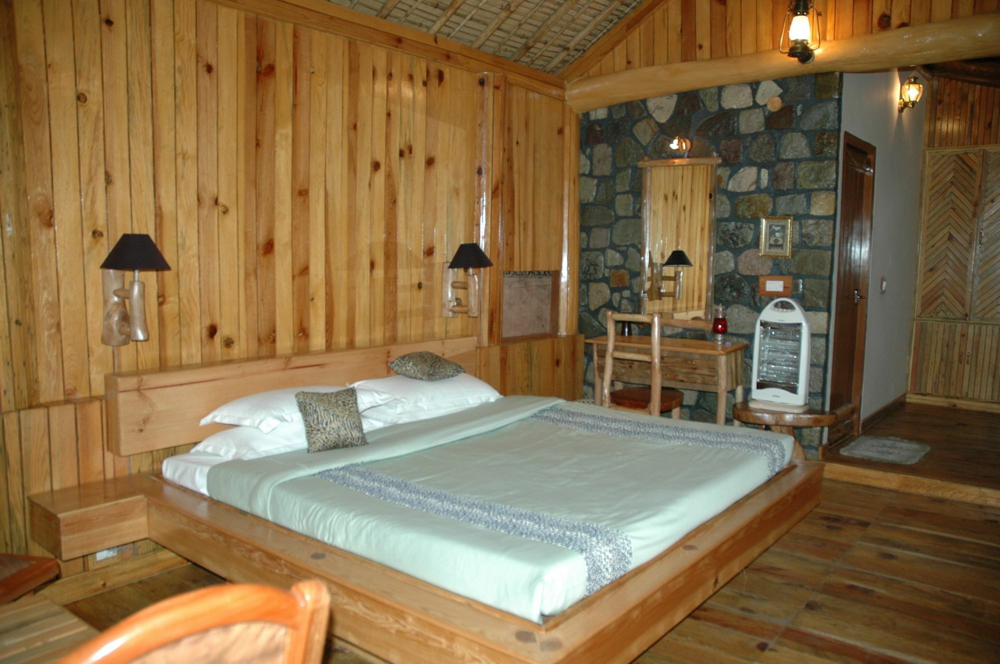 Отель Camp Riverwild Garjia Экстерьер фото